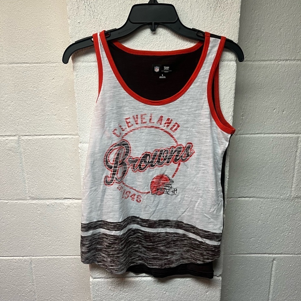 NFL Women's Apparel Top with Red and Brown Accents